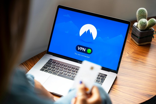 how-vpns-and-proxies-work-together-to-protect-your-digital-footprint